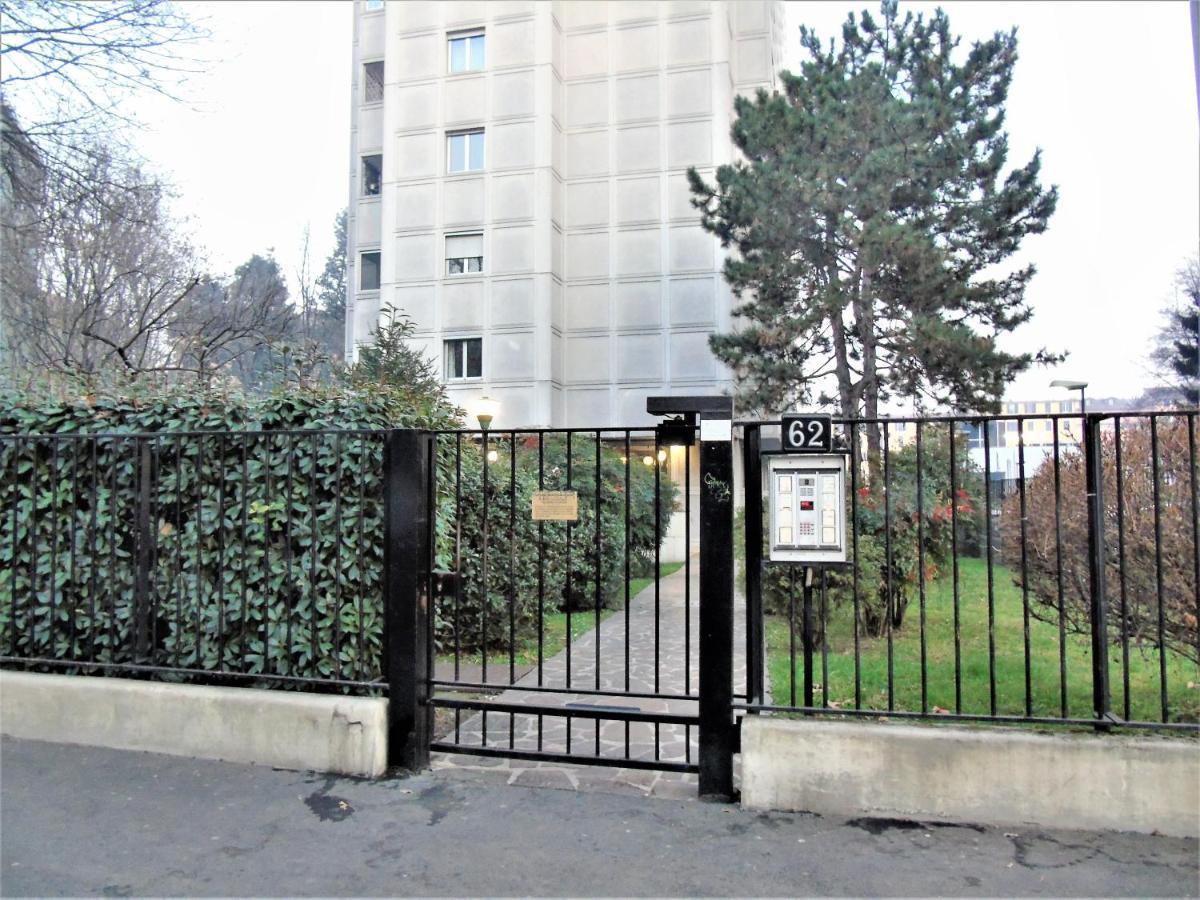 Skyline Apartment Милано Екстериор снимка
