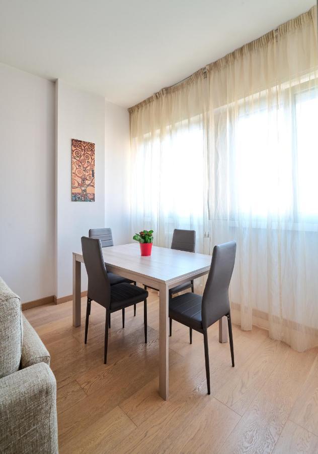 Skyline Apartment Милано Екстериор снимка