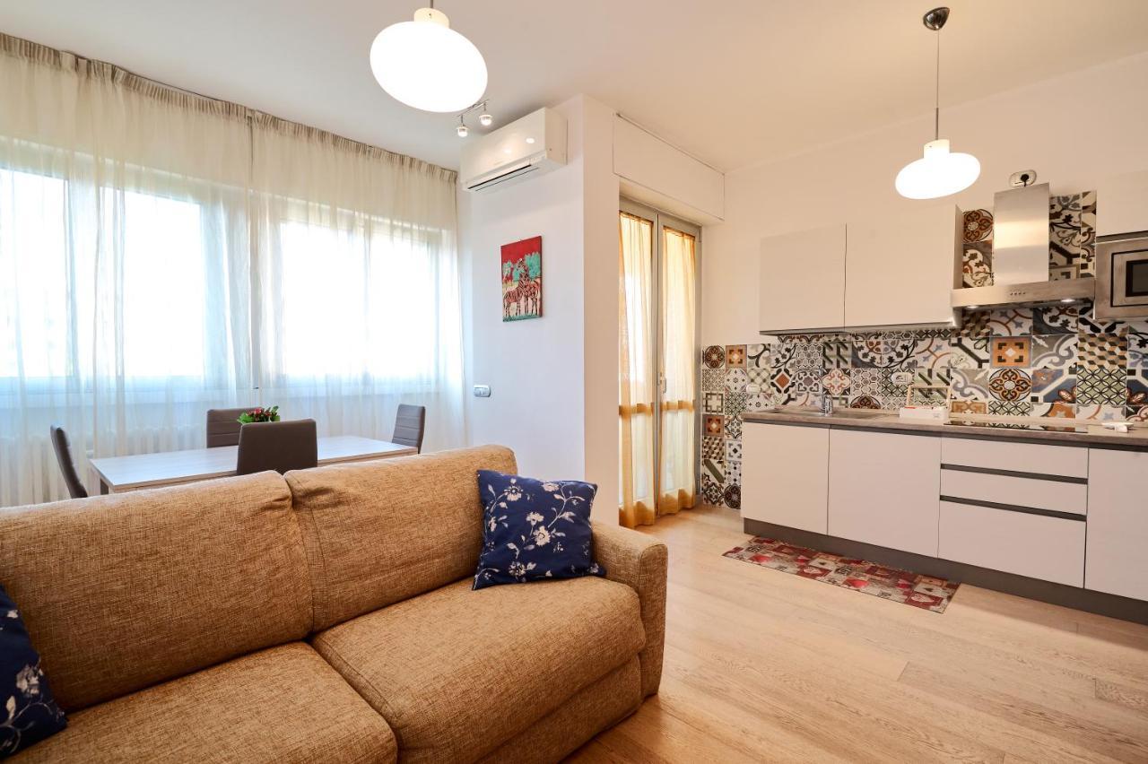 Skyline Apartment Милано Екстериор снимка