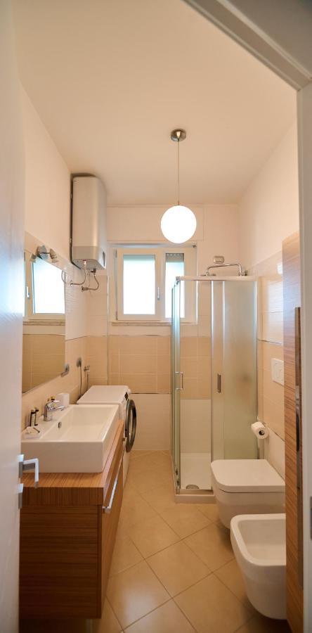 Skyline Apartment Милано Екстериор снимка