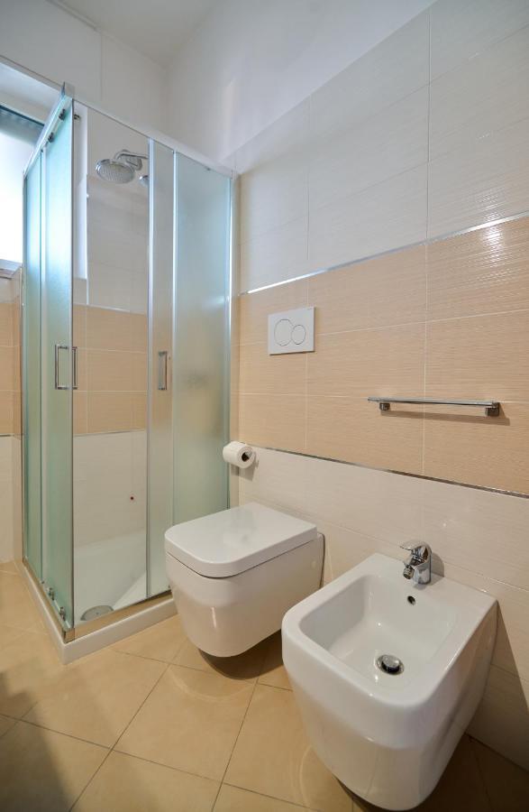 Skyline Apartment Милано Екстериор снимка
