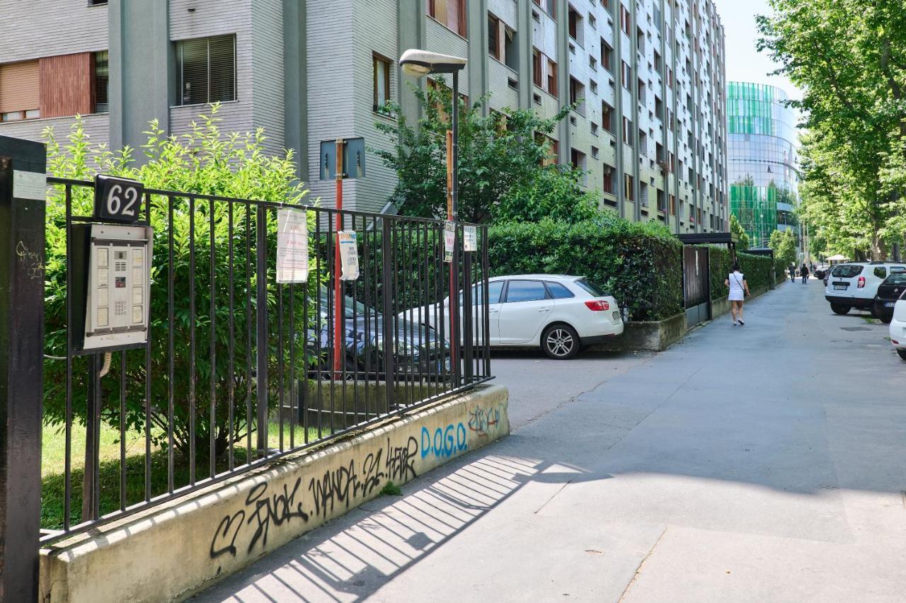 Skyline Apartment Милано Екстериор снимка