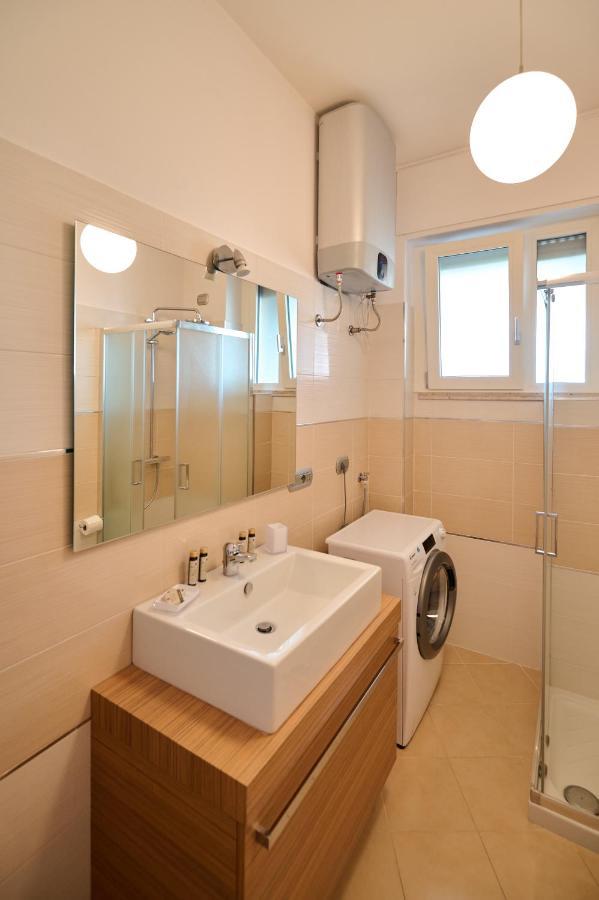 Skyline Apartment Милано Екстериор снимка