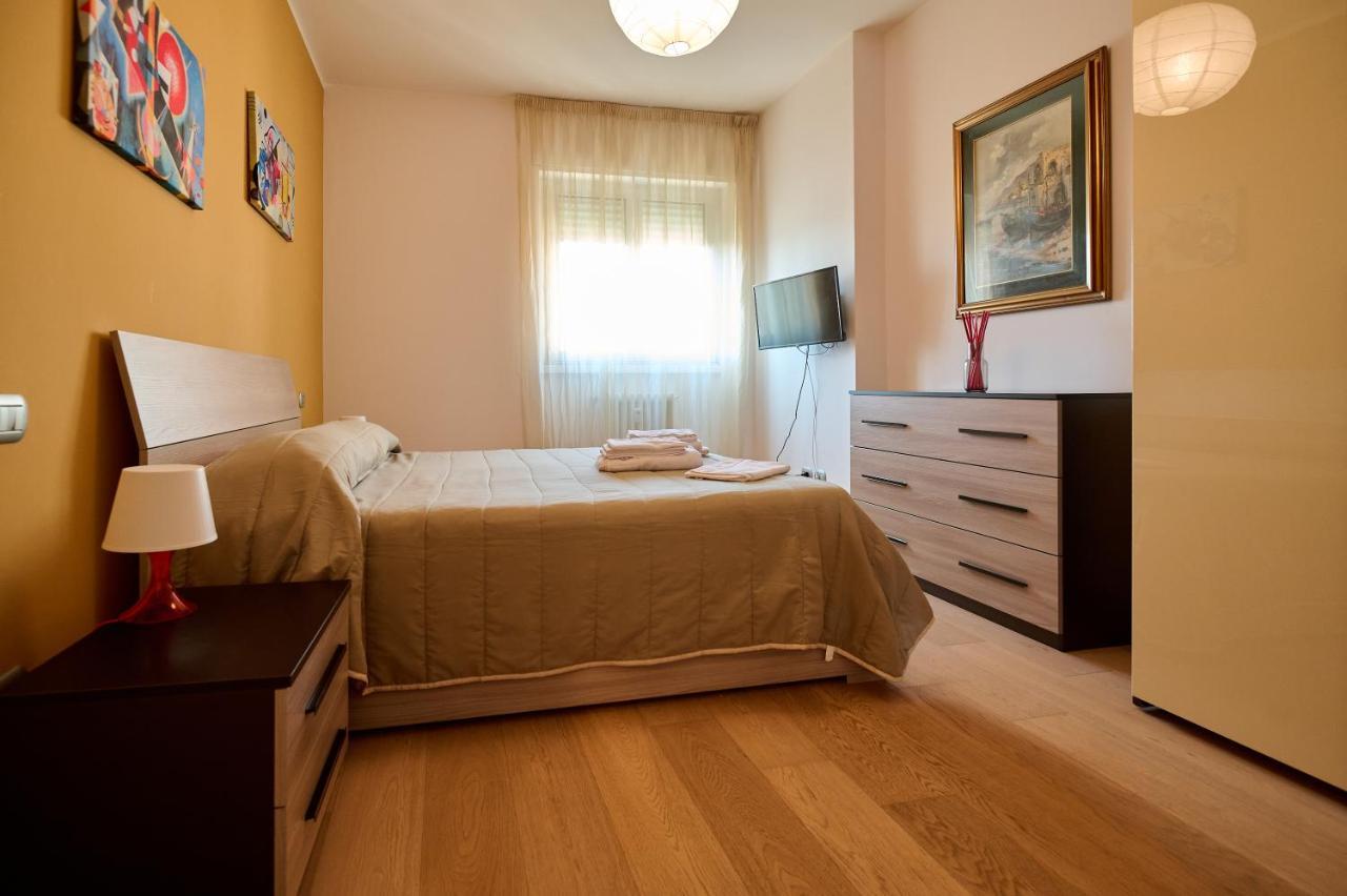 Skyline Apartment Милано Екстериор снимка