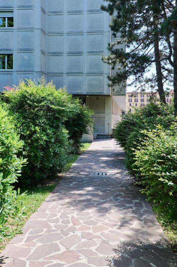 Skyline Apartment Милано Екстериор снимка