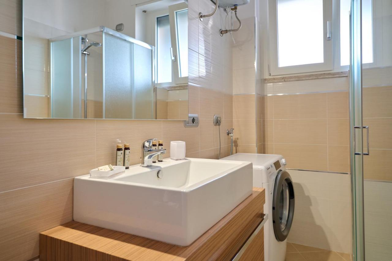 Skyline Apartment Милано Екстериор снимка